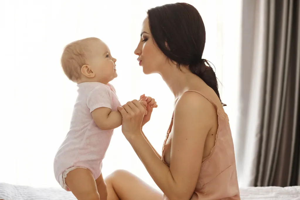 15 Signs Your Baby Loves and Trusts You